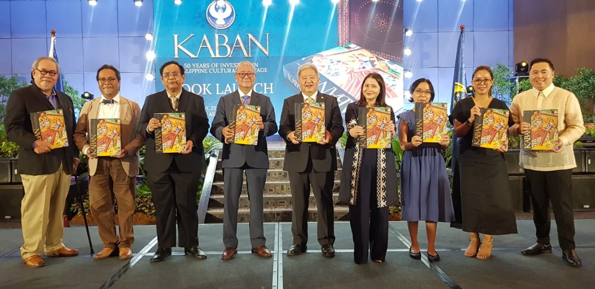 Bangko Sentral officials and the book’s authors present “Kaban” to the public.